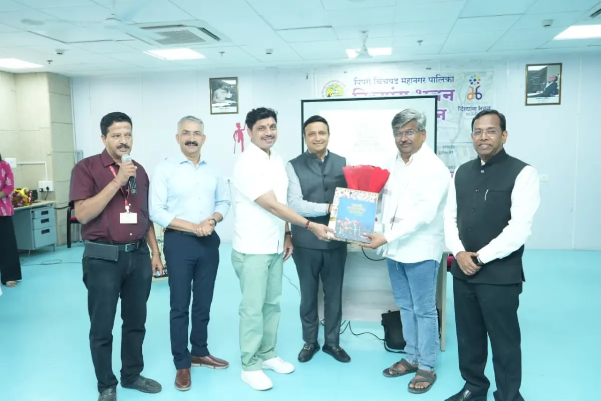 राष्ट्रीय पुरस्कार विजेते आदर्श शिक्षक दत्तात्रय वारे गुरूजी यांचा महापौरांच्या हस्ते सन्मान