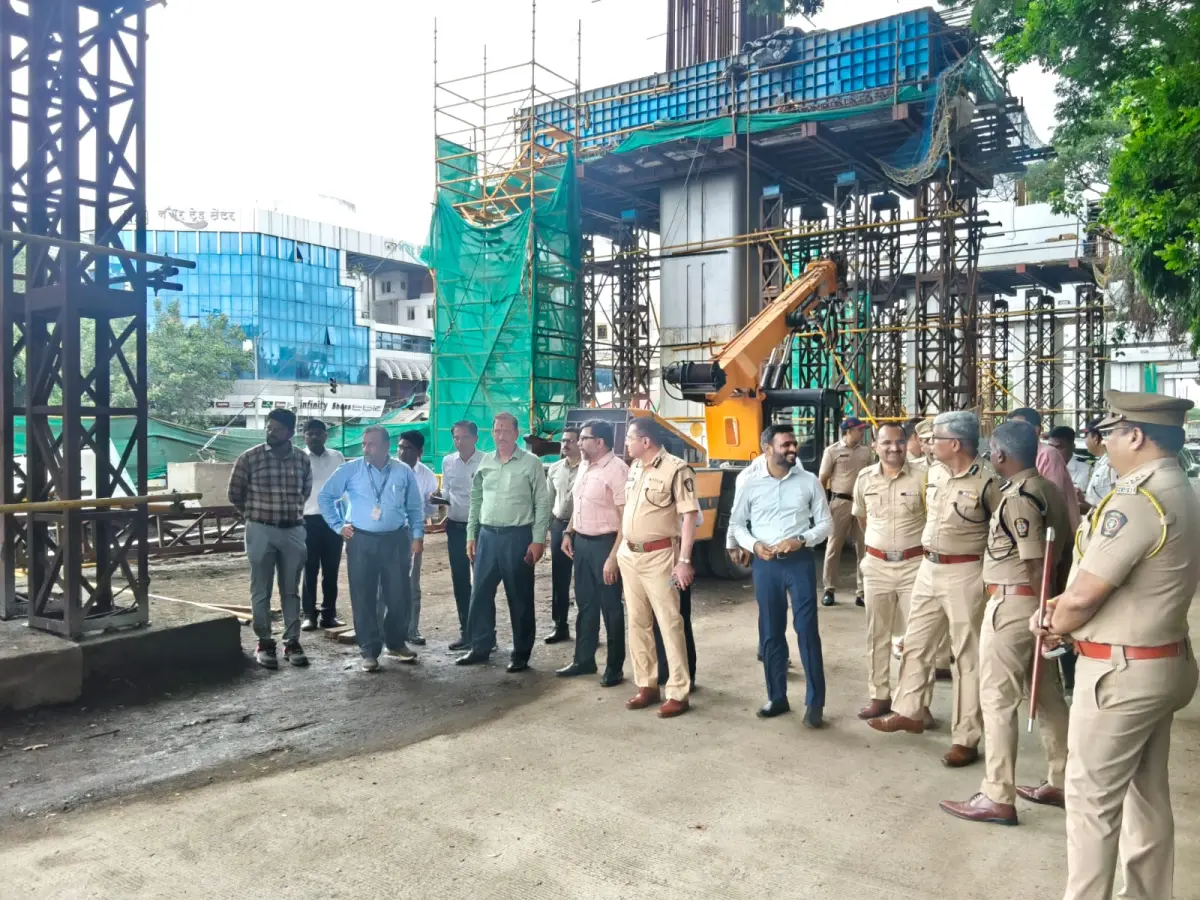 ३४१ व्या आषाढी वारी सोहळ्याच्या पार्श्वभूमीवर पोलीस आयुक्त विनय कुमार चौबे यांनी केली पालखी मार्गाची पाहणी - Chalta Bolata News