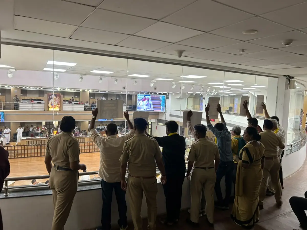 सरकारी शाळांचे खाजगीकरण होणार? पुण्यातील 'आकांक्षा' फाऊंडेशनच्या निधीवरून 'आम आदमी पार्टी' आक्रमक; भाजपवर केले गंभीर आरोप - Chalta Bolata News