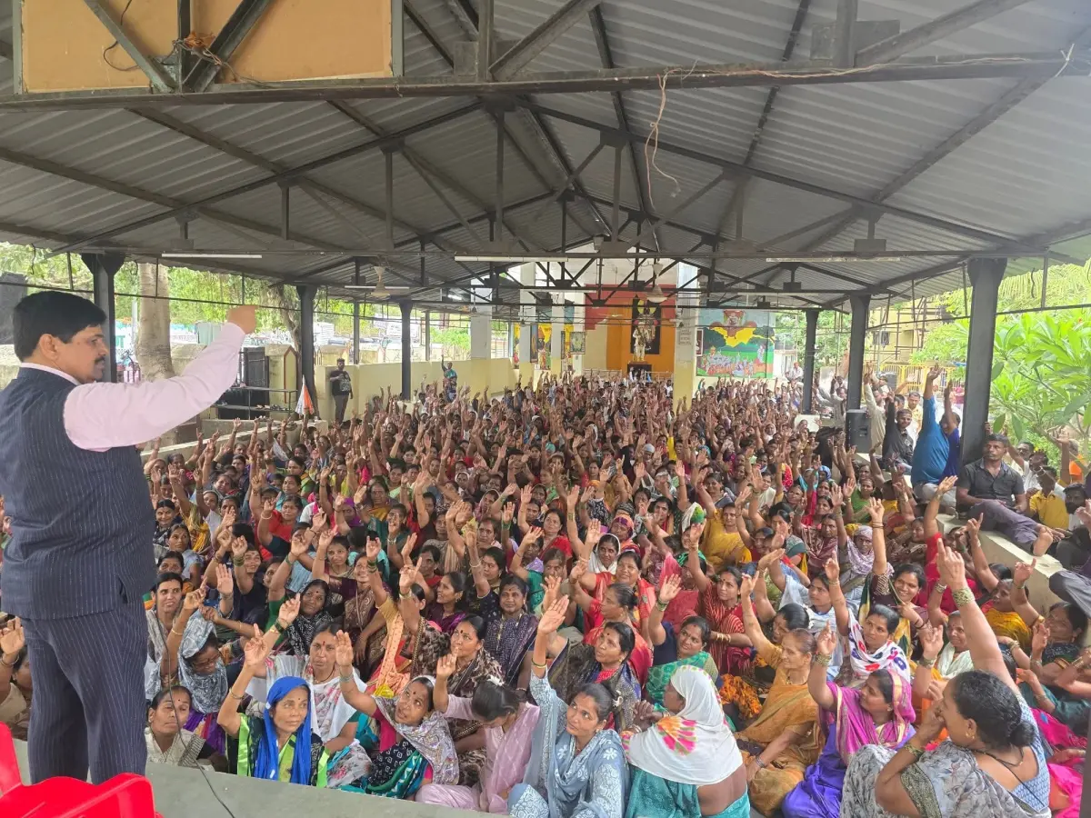 राष्ट्रीय श्रमिक आघाडीचा भव्य मेळावा: कर्मचाऱ्यांच्या प्रश्नांना वाचा फोडण्यासाठी अध्यक्ष यशवंत भाऊ भोसले कंबर कसून मैदानात!&nbsp; - Chalta Bolata News
