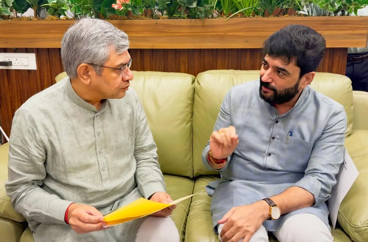 पुणे आकाशवाणीचा वृत्त विभाग बंद होणार नाही; केंद्रीय मंत्री अश्विनी वैष्णव यांची ग्वाही&nbsp; - Chalta Bolata News